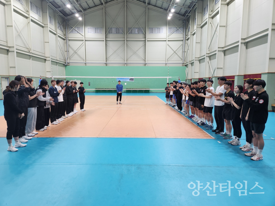 양산시청 여자배구단 재능기부(지난해)ⓒ양산타임스