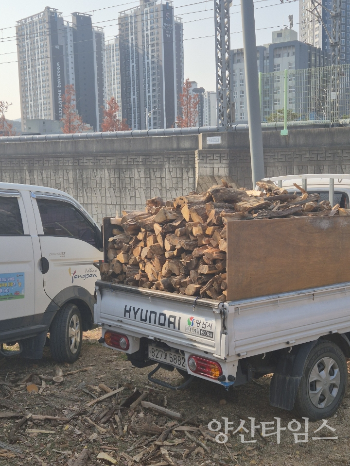산림부산물 활용 땔감 나누기ⓒ양산타임스