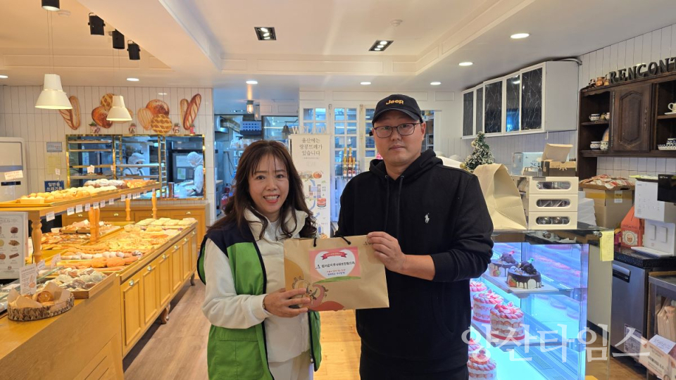 범서읍 지역사회보장협의체, 착한가게 감사편지·홍보물품 전달ⓒ양산타임스