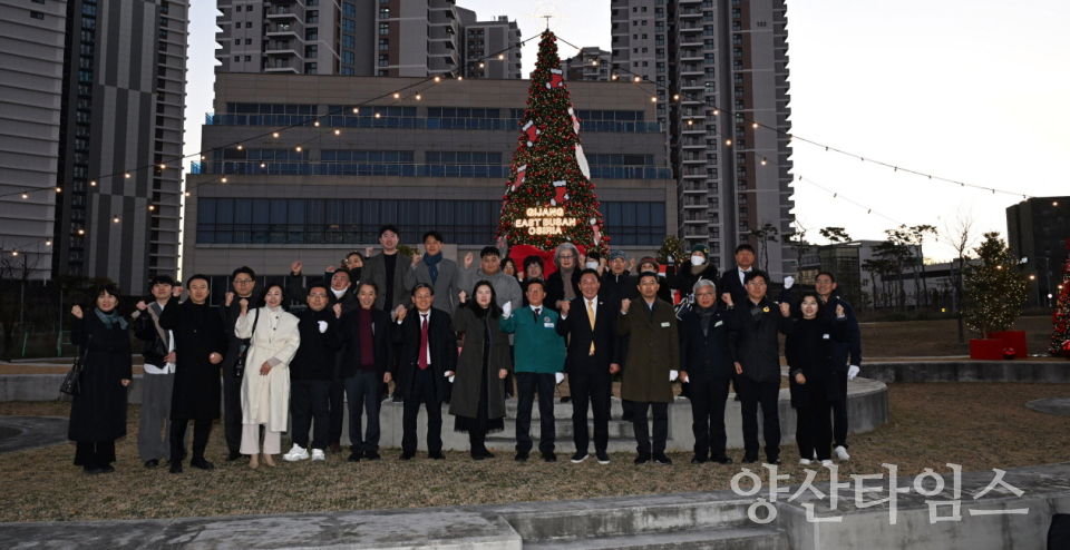 기장군이 오시리아 물음표공원에서 크리스마스트리 점등식을 열었다ⓒ양산타임스
