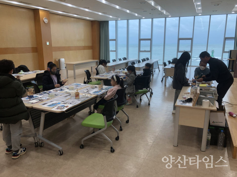 올해 초 수산자원연구센터에서 겨울방학 특강을 진행하고 있다.ⓒ양산타임스