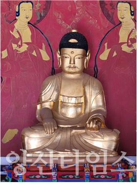 양산 신흥사_좌협시 보살좌상ⓒ양산타임스