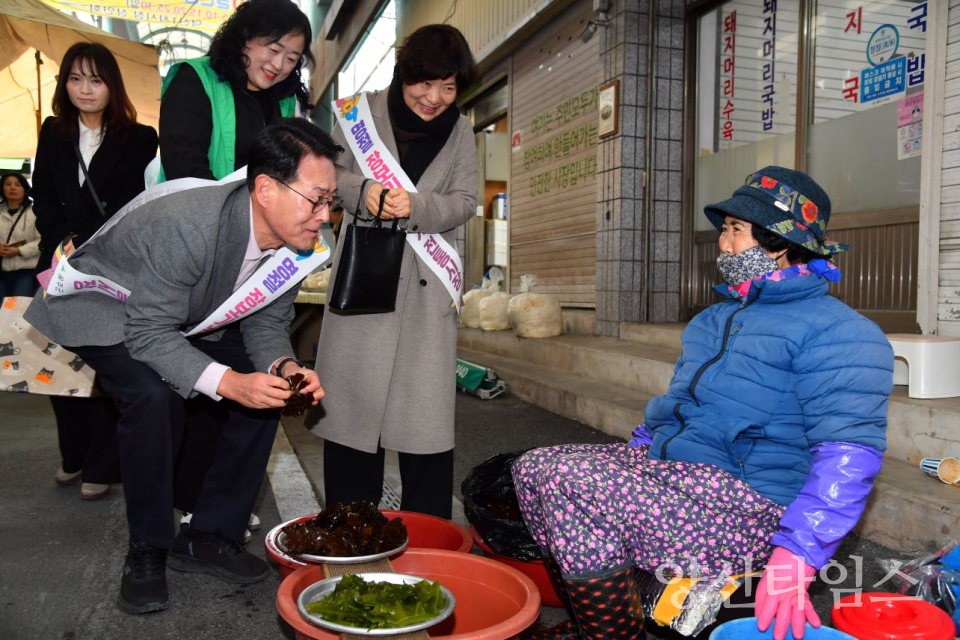 울주군, 설맞이 전통시장 장보기·물가 안정 캠페인 실시ⓒ양산타임스