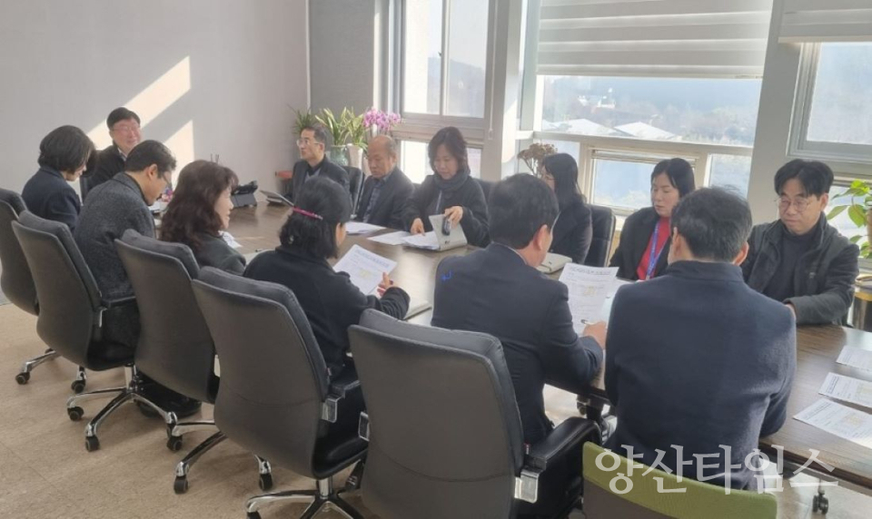 기장군관계자들이 지역제품 구매확대를 위한 회의를 진행하고 있다 ⓒ양산타임스