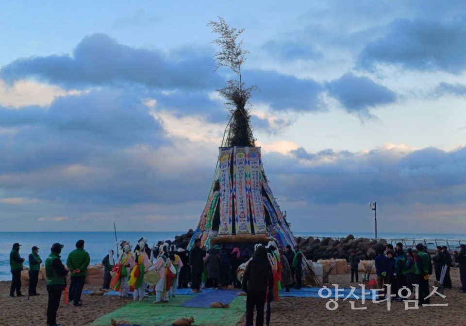 작년 장안읍 임랑해수욕장 일원에서 개최된 정월대보름 달집축제 현장사진 ⓒ양산타임스